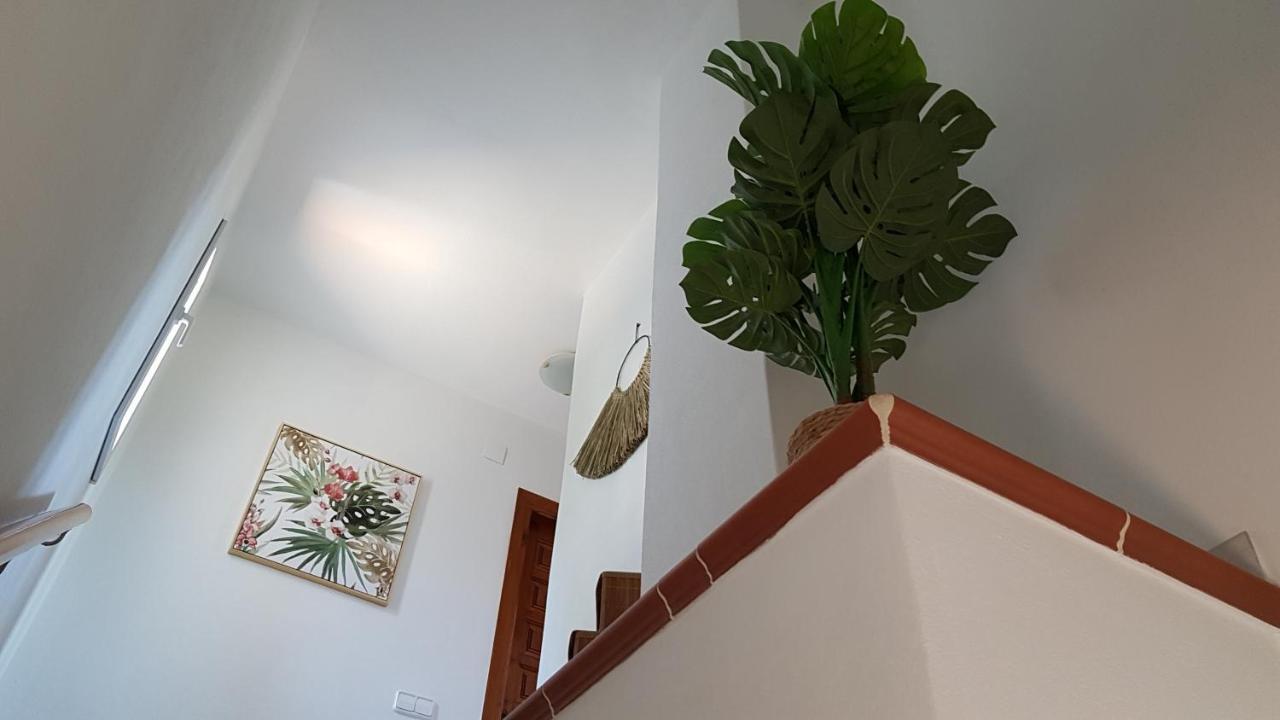 Rosalalinda - Cosy Semi-Detached Home With Sea Views And Large Terrace Морайра Екстериор снимка